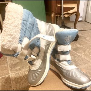 Girls snow boots. Gently worn but in good shape